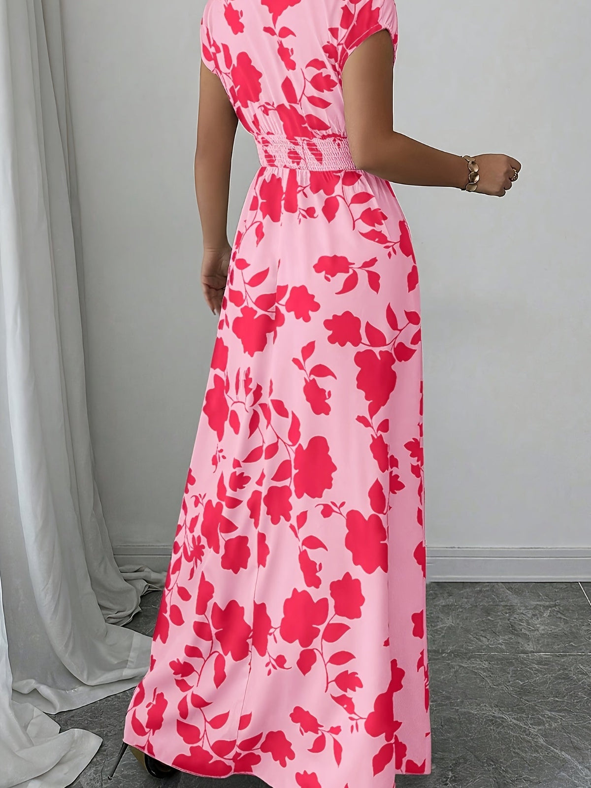 Delilah | Flowing Floral Maxi Dress